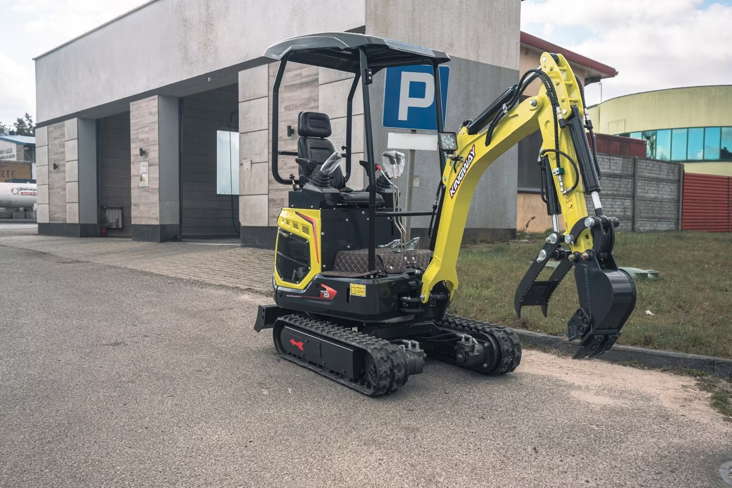 YAMA S15 mit Schwenkausleger und Daumen