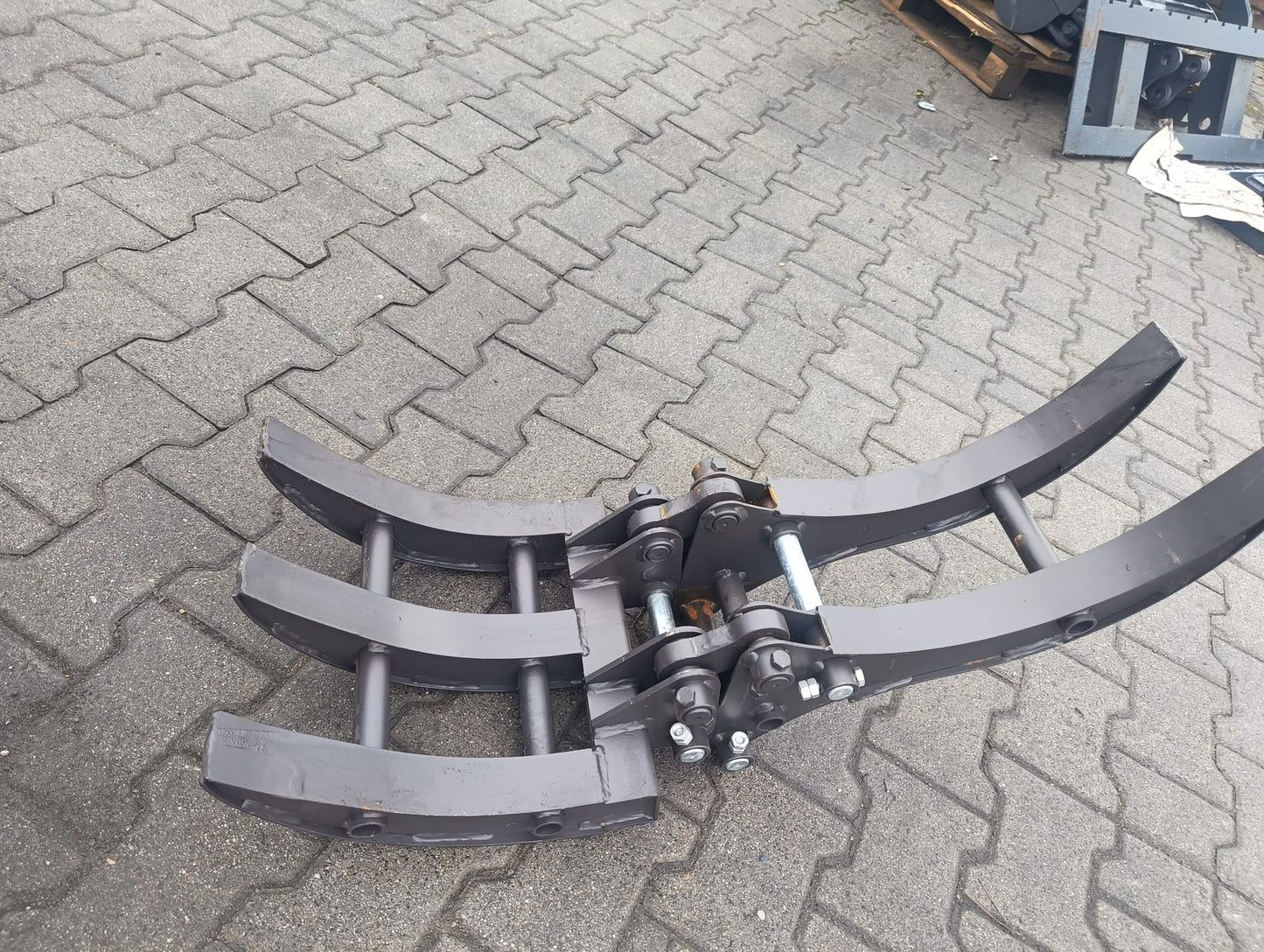 HOLZGREIFER