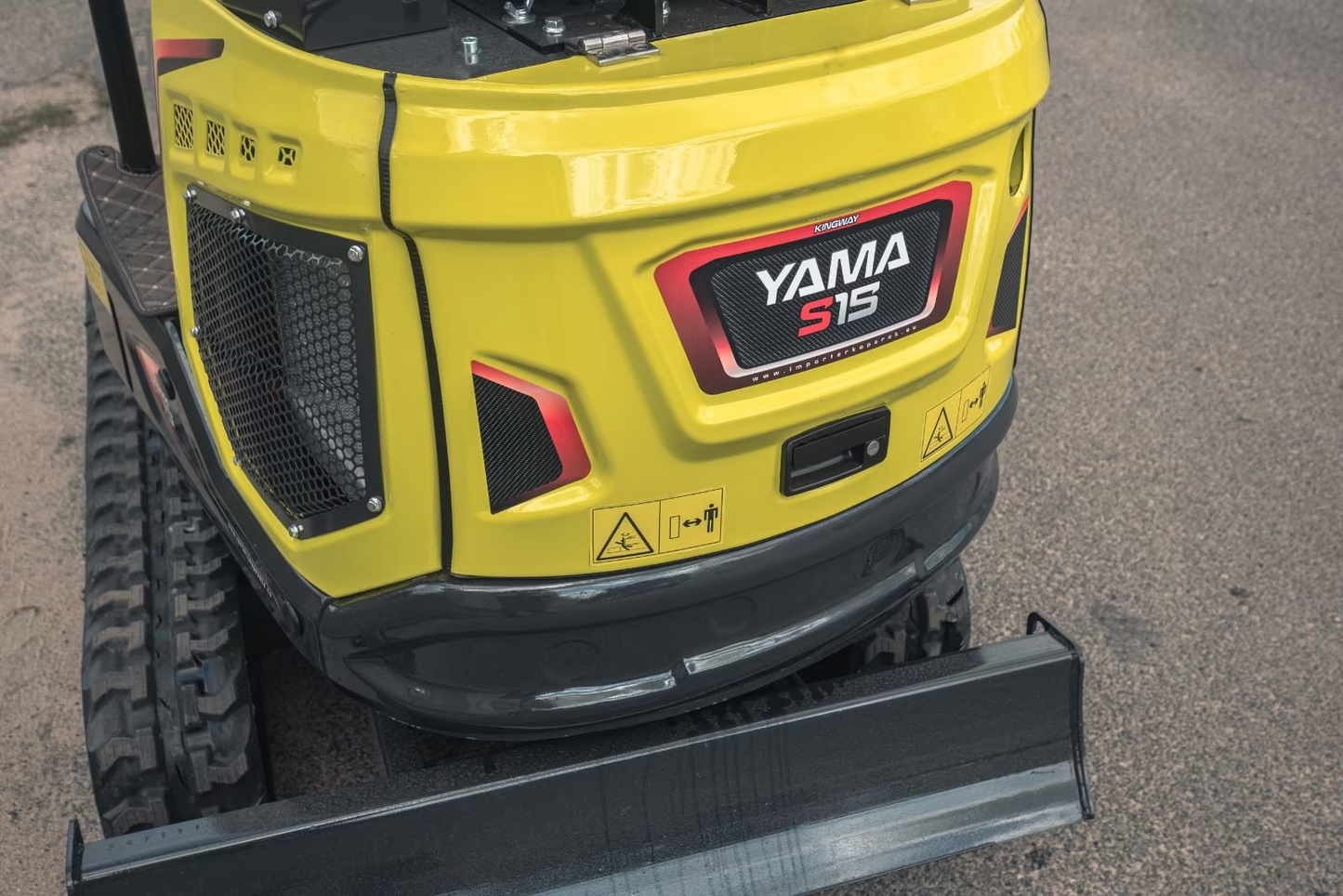 YAMA S15 mit Schwenkausleger und Daumen