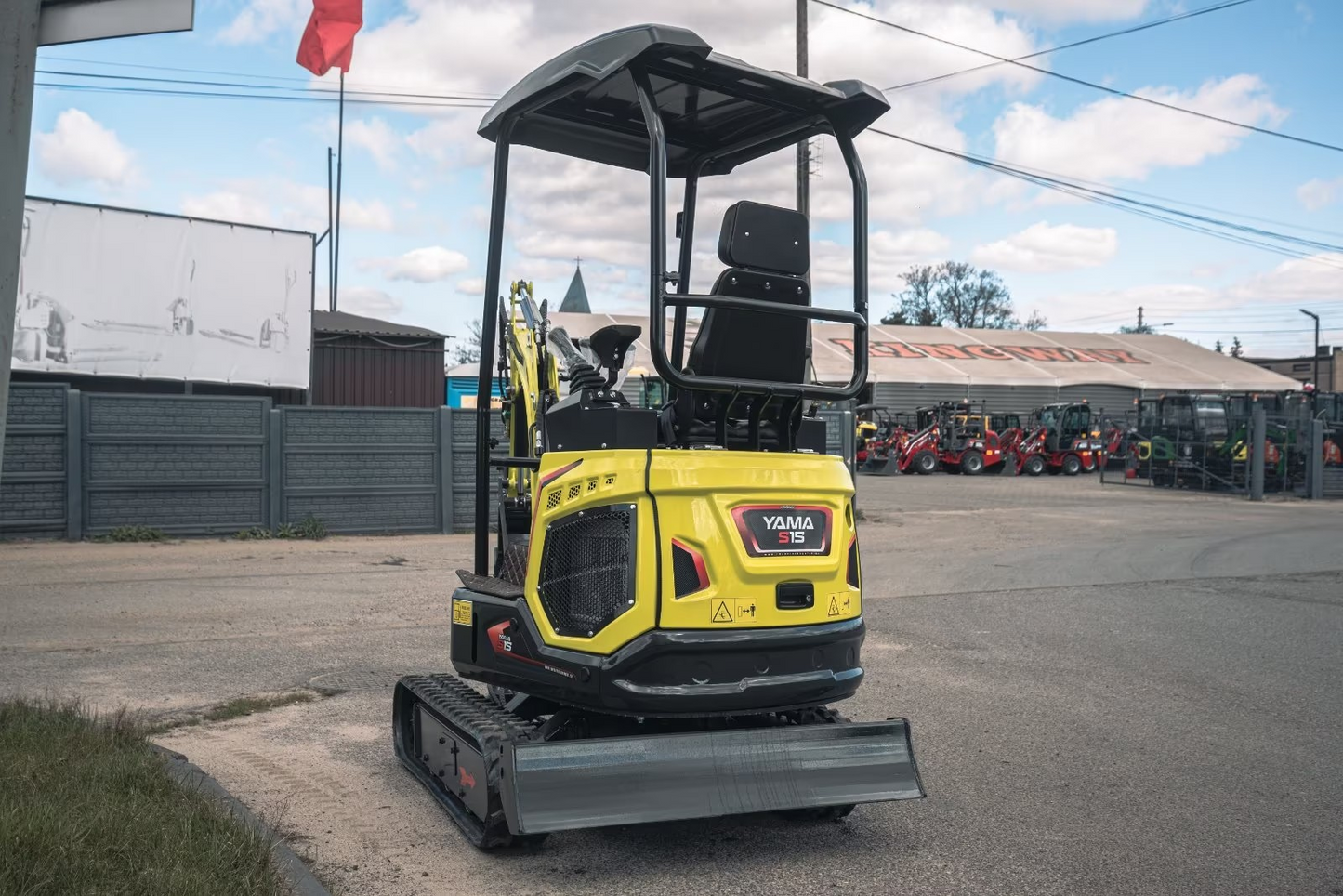 YAMA S15 mit Schwenkausleger und Daumen